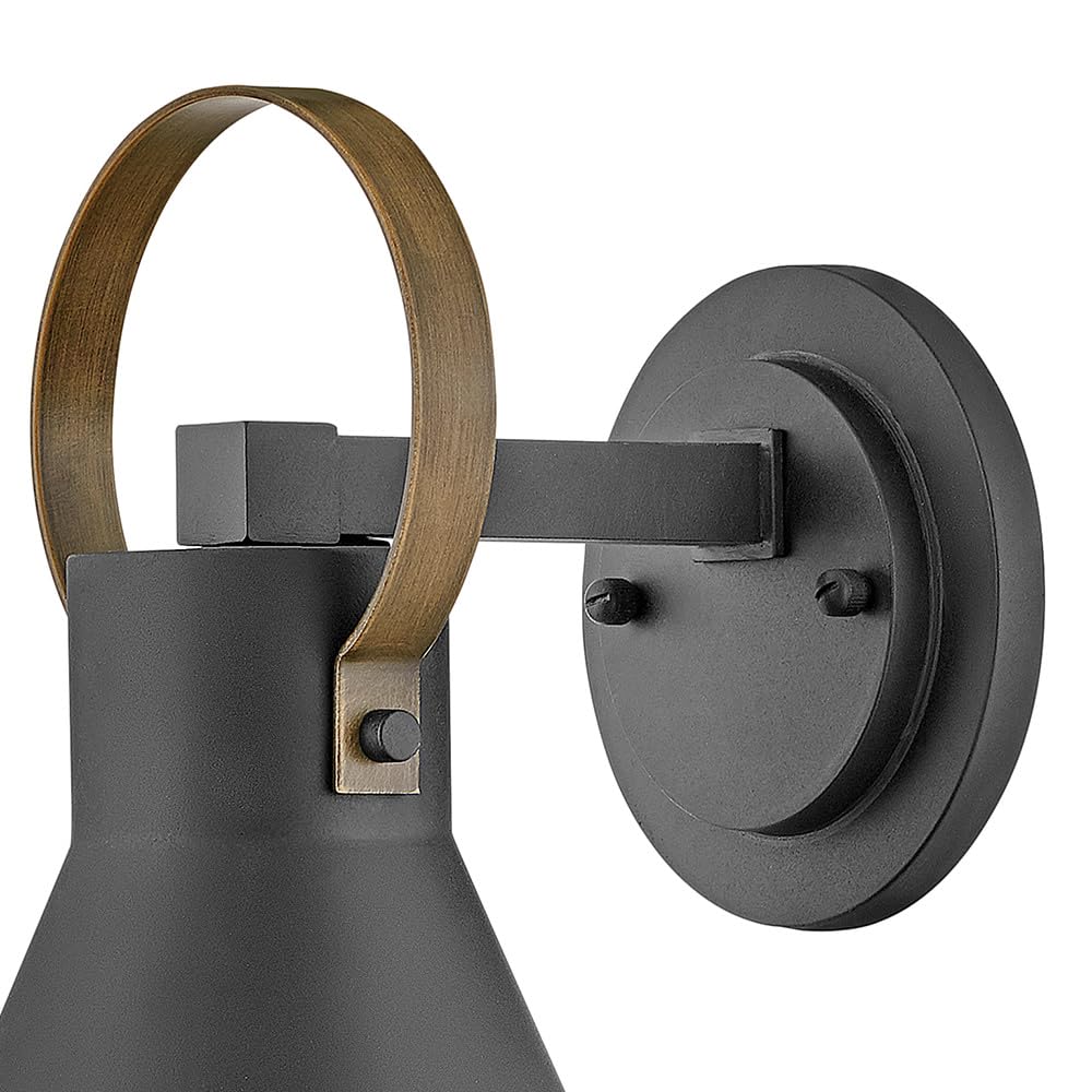 hinkley-winnie-medium-single-light-wall-mount-outdoor-lantern-coastal-elements-m image 8