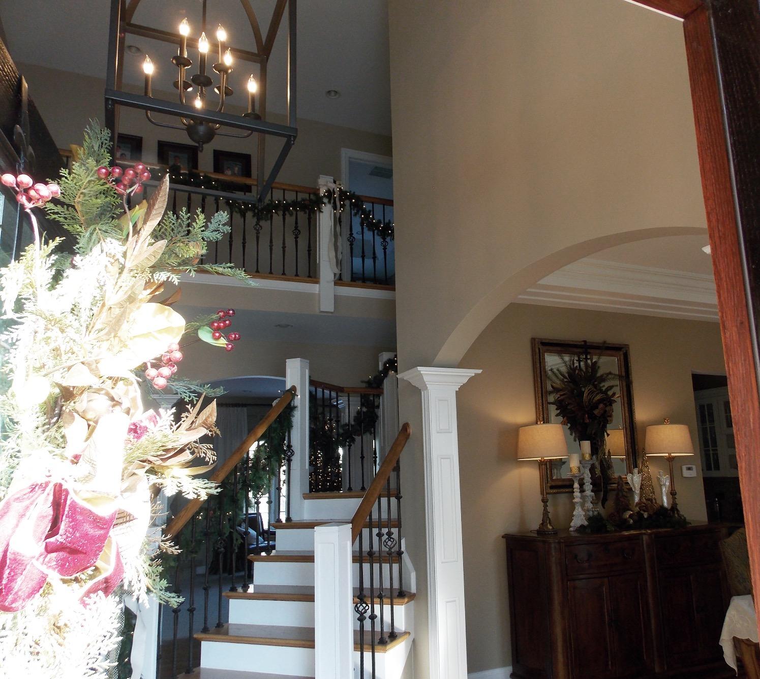 Magnificent entryway piece!