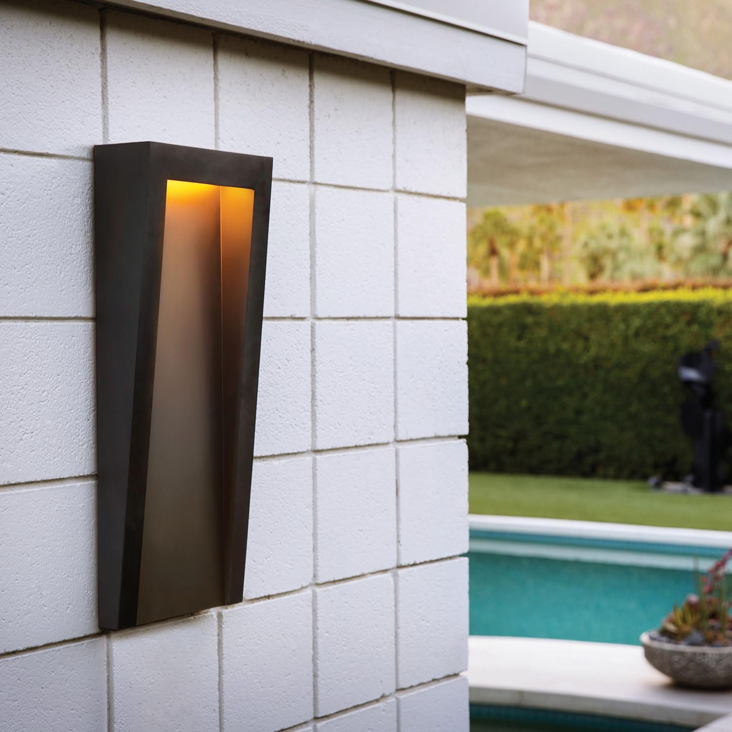 hinkley-taper-24-inch-integrated-led-outdoor-wall-lantern-textured-black-coastal image 4