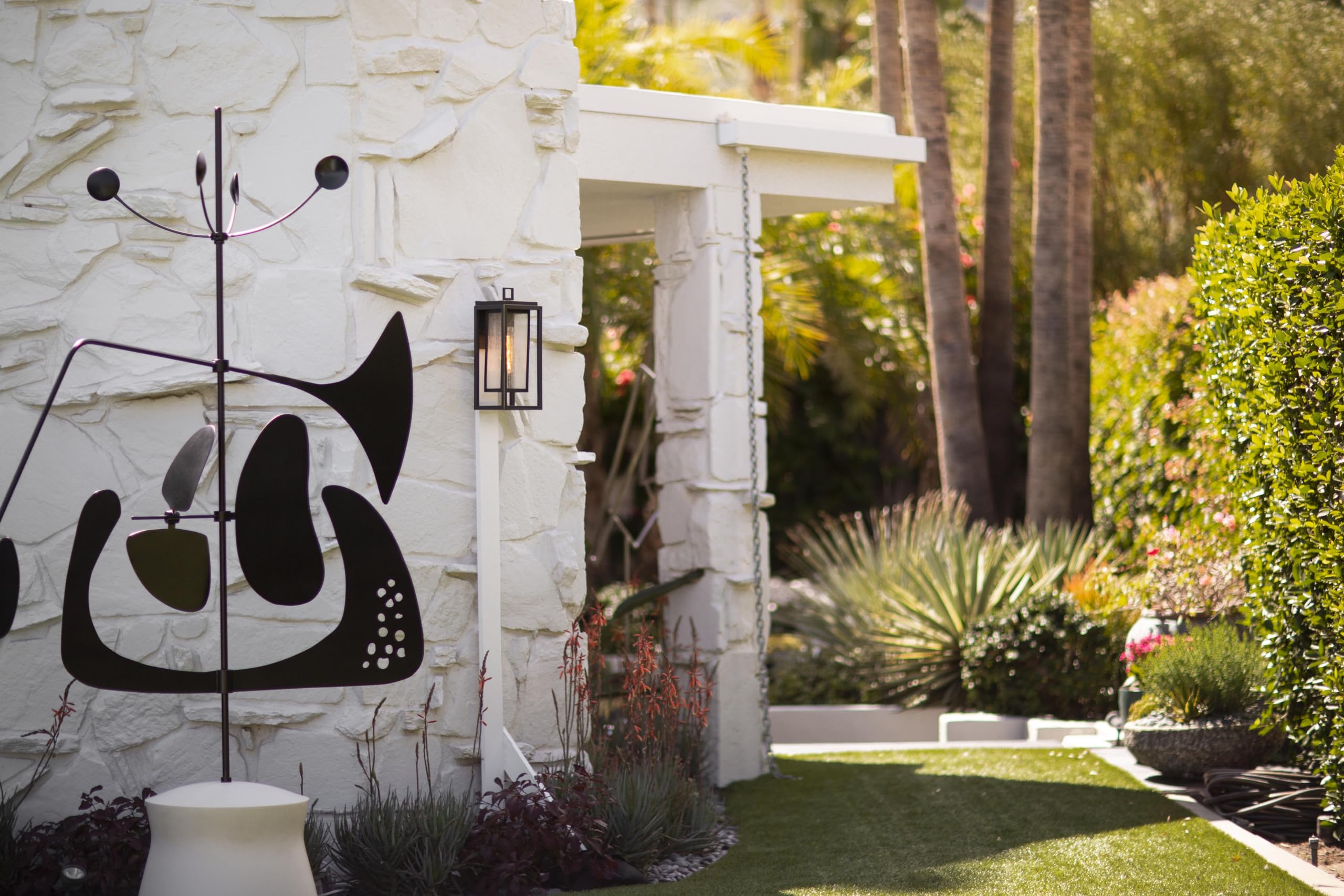 hinkley-republic-single-light-outdoor-wall-lantern-led-included-oil-rubbed-bronz image 2