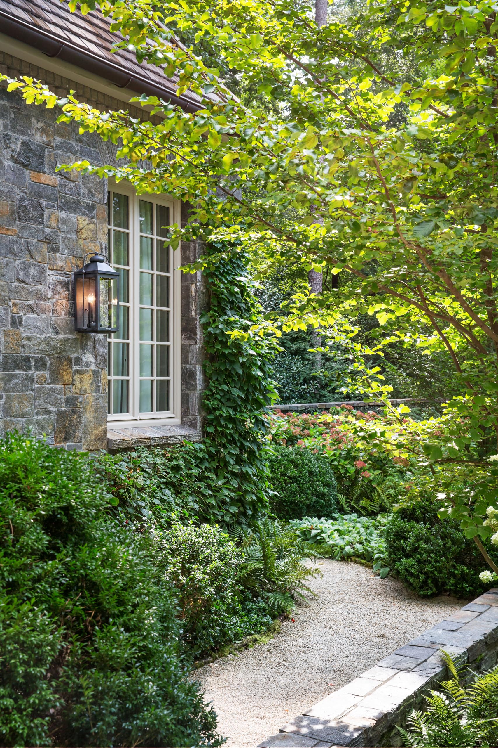hinkley-anchorage-medium-wall-mount-outdoor-lantern-aged-zinc-finish-led-include image 3