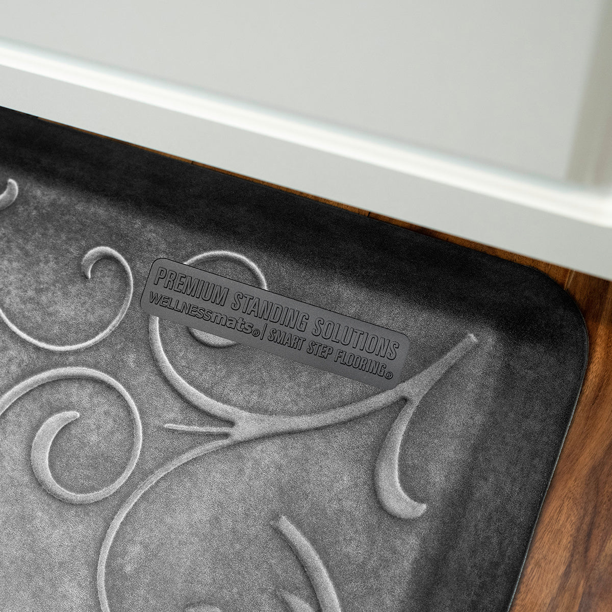wellnessmats-bella-3-x-2-onyx-anti-fatigue-mat-bold-and-comfortable image 2