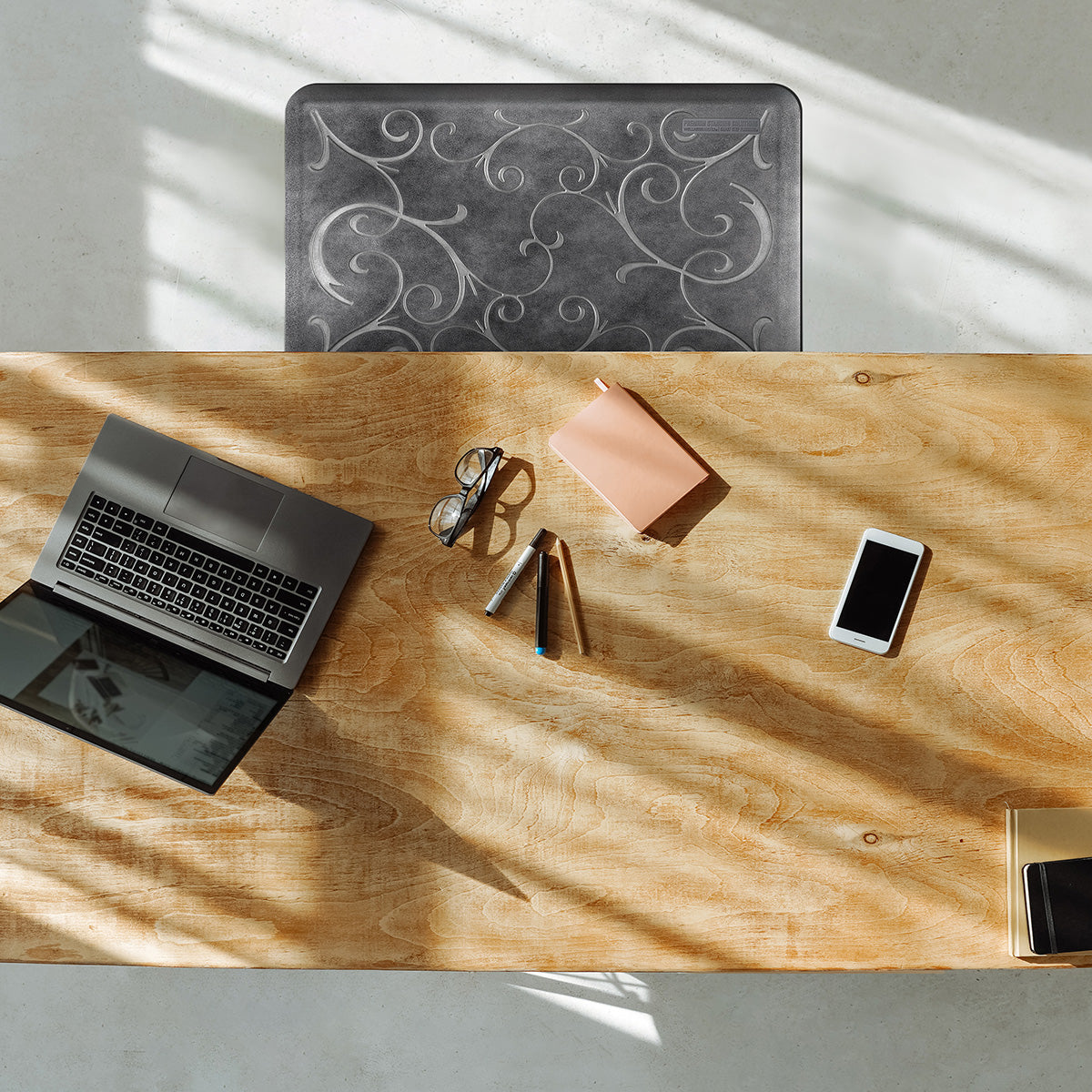 wellnessmats-bella-3-x-2-onyx-anti-fatigue-mat-bold-and-comfortable image 4